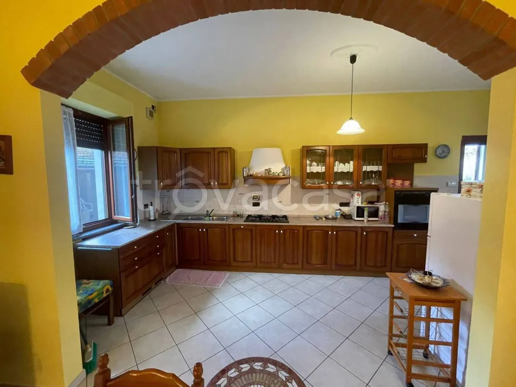 Köök - Rustic Villa with Private Garden in Chivasso