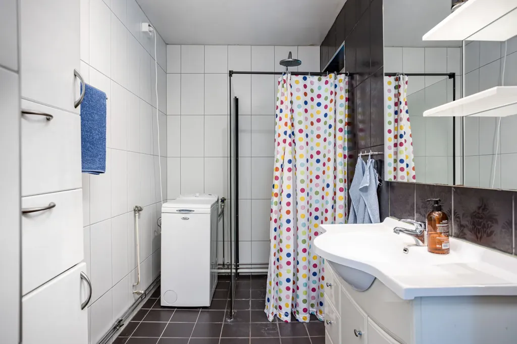 Salles de bain - Two-Bedroom Flat with Balcony in Halland
