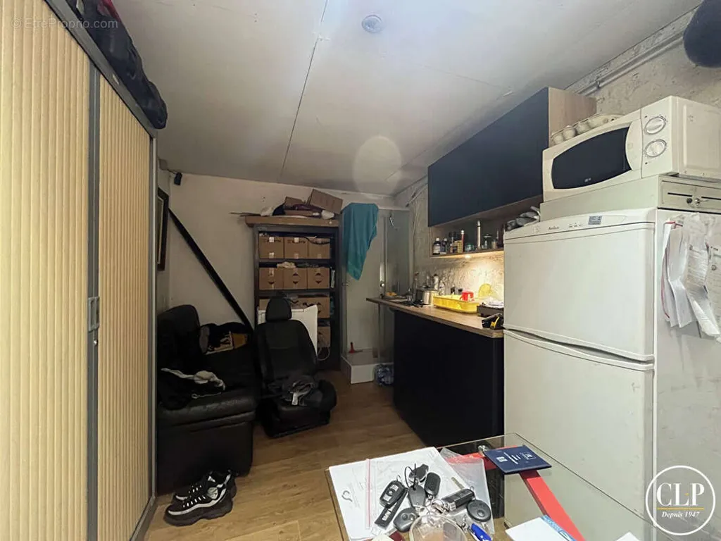 Kitchen - Commercial Space with High Ceilings near Montreuil