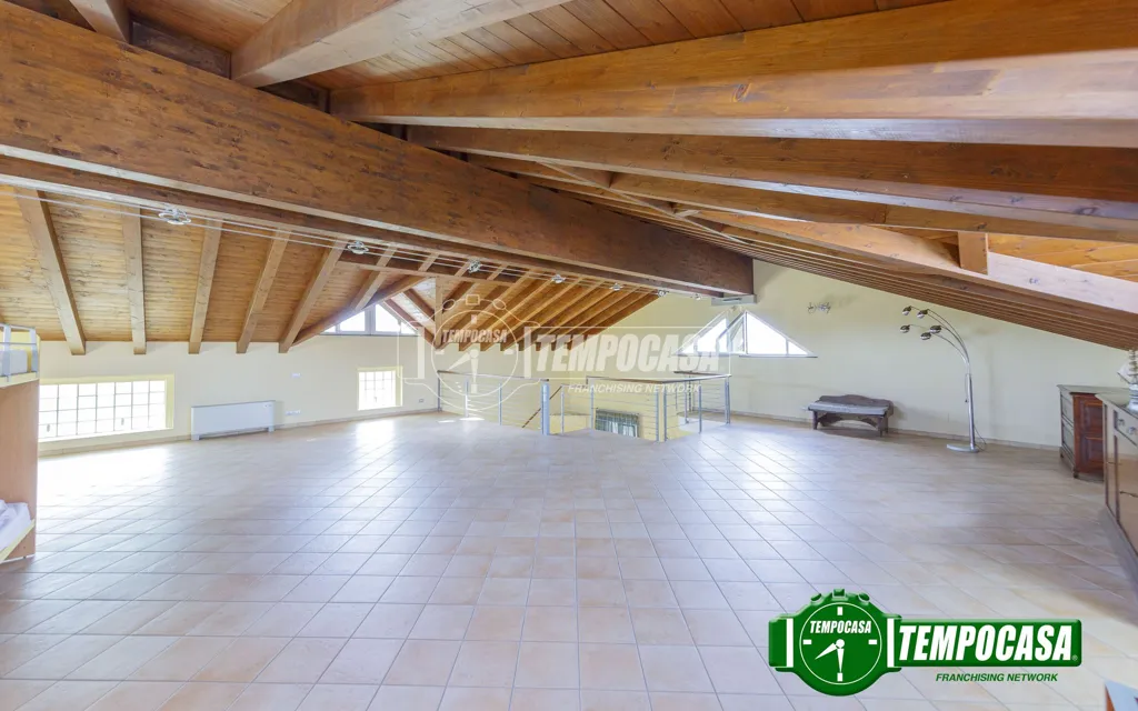 Pièces - Modern Villa with Garden in Piacenza