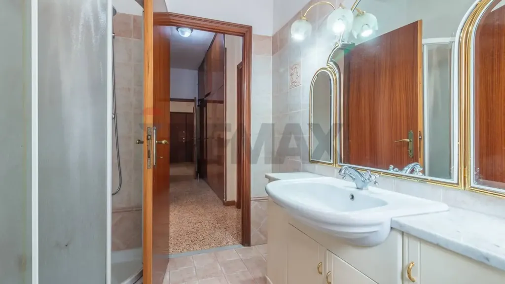 Bathrooms - Apartment with Balconies in Cappuccini, Viterbo