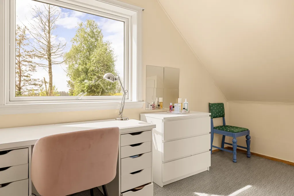 Bureau - Detached House with Garden in Radøy