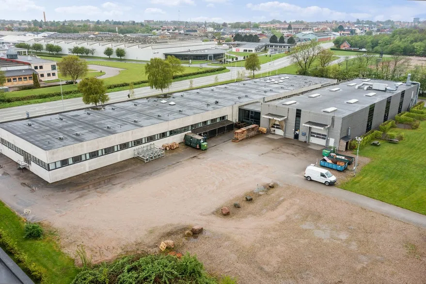 Õhuvaade - Commercial Property with Development Potential in Center Øst