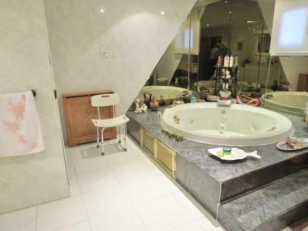 Salles de bain - Luxury House with South-Facing Views in Algete
