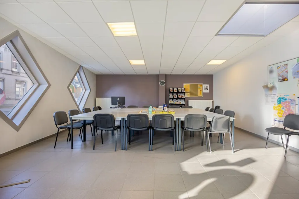 Studio - Commercial Building with Parking in Ronse