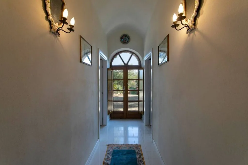 Esik - Historic Villa with Pool in Porto Azzurro