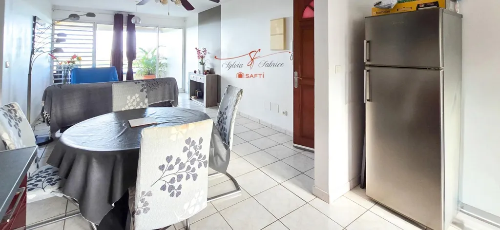 Dining Room - T3 Apartment with Sea View in La Trinité