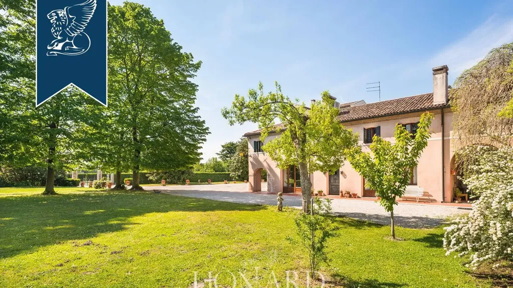 Aed - Historic Villa with Park in Mogliano Veneto