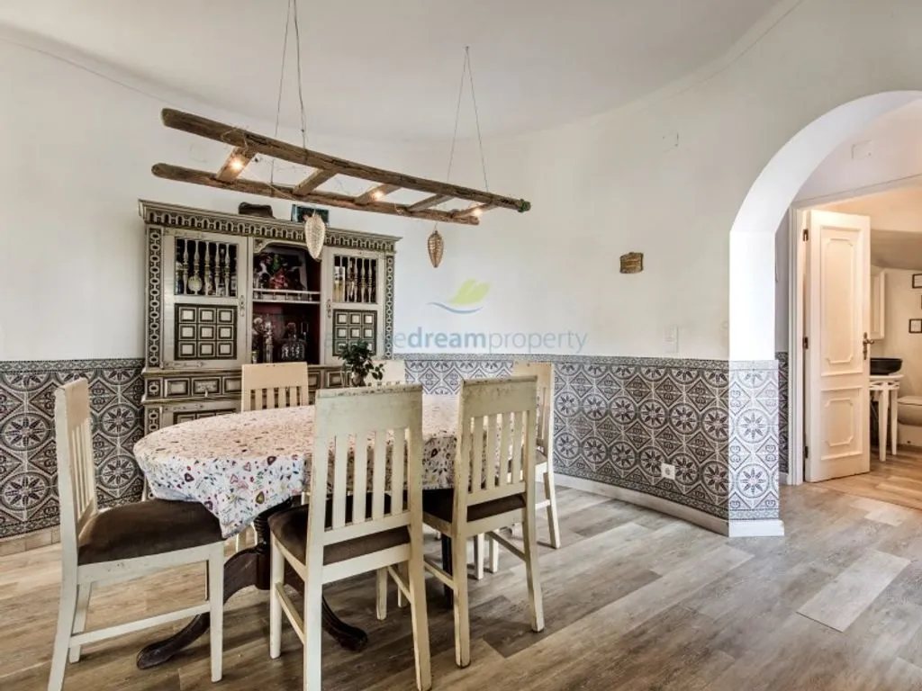 Söögituba - Luxury Villa with Pool in Porches, Lagoa