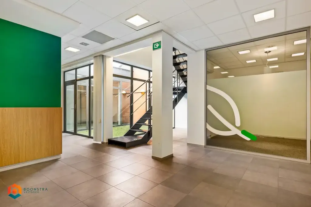 Esik - Mixed-Use Property with Duplex in Putte Centre