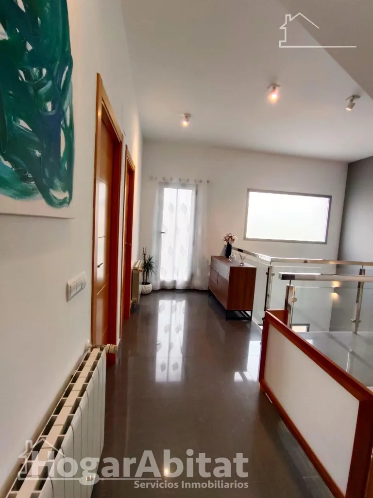Esik - Spacious Corner House with Terraces in Alginet