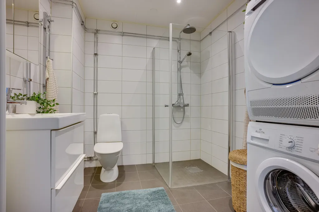 Salles de bain - Apartment with Garden and River View in Västerbotten