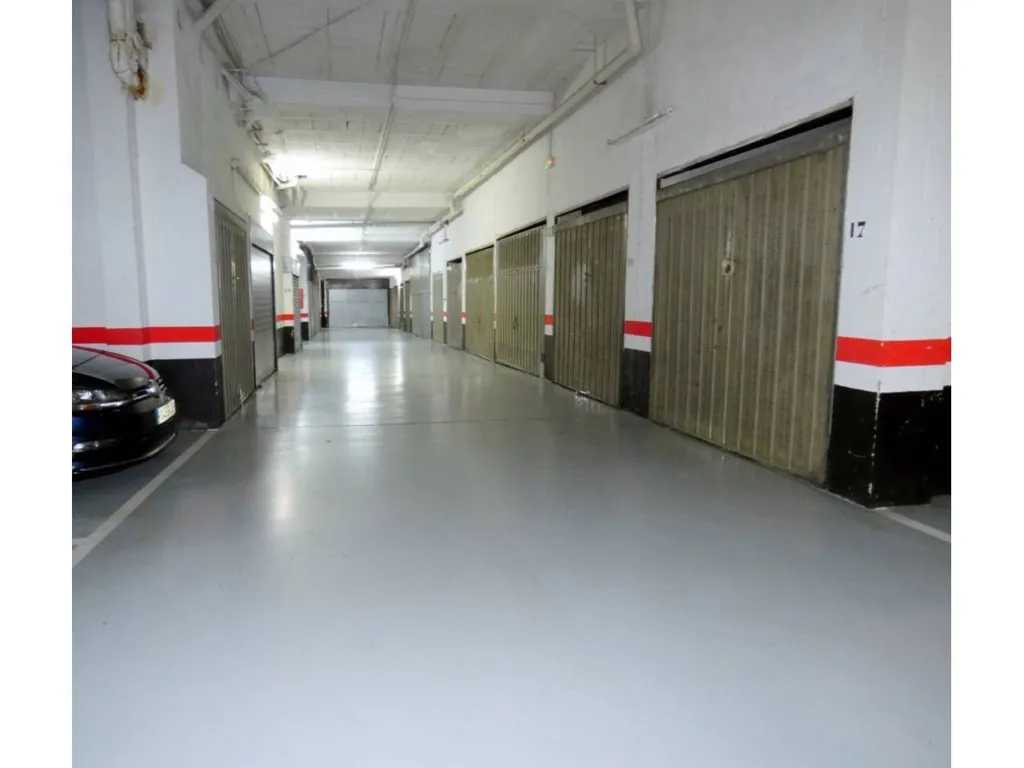 Garaaž - Flat with Garage in Calle de Karmelo