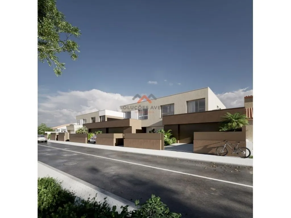 Luxury Semidetached House with Pool in Quintas, Aveiro