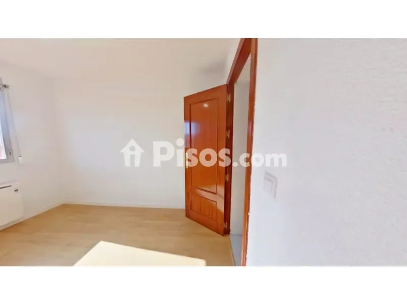 Toad - Three-Bedroom Flat with Ascensor in Puente de Vallecas
