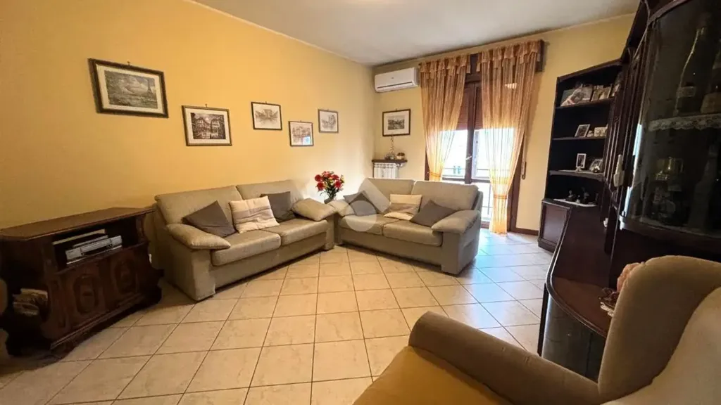 Séjour - Quadrilocale with Balcony in Mantova