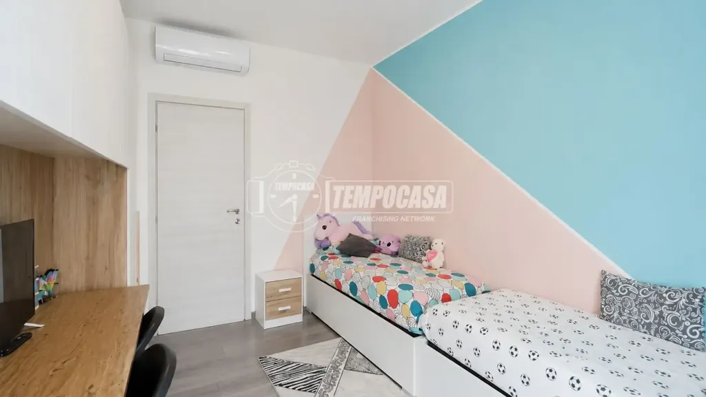 Chambres - Modernised Three-Bedroom Apartment in Muggiò
