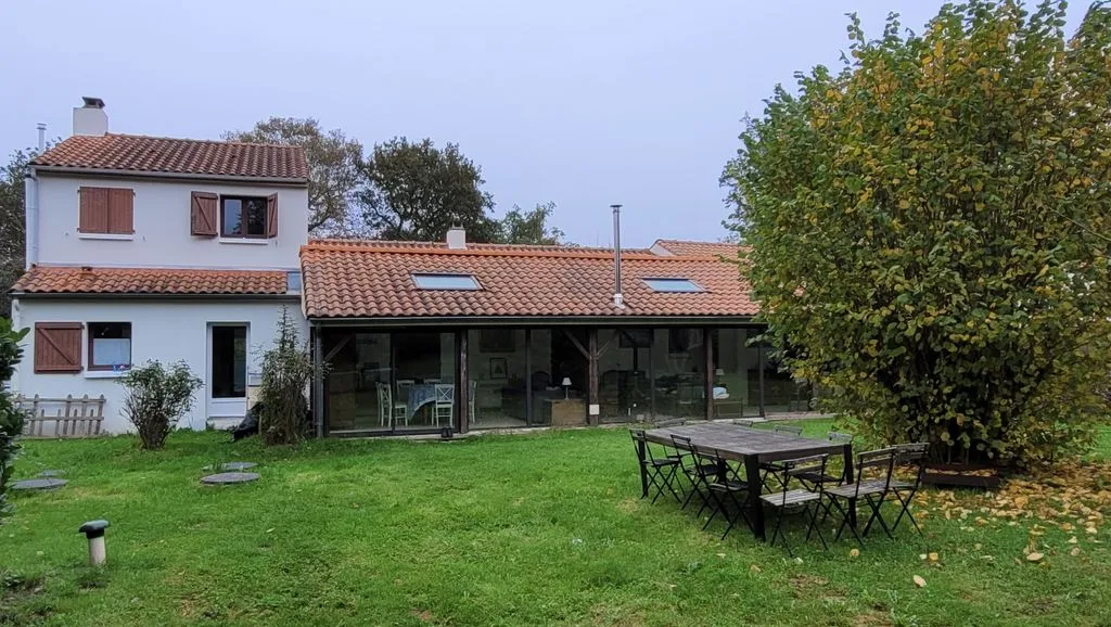 Jardin - Maison Luxueuse avec Véranda à Château-Thébaud