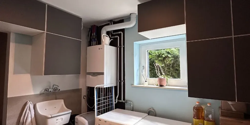 Bathrooms - Modern Open Plan House with Garden in Lommel