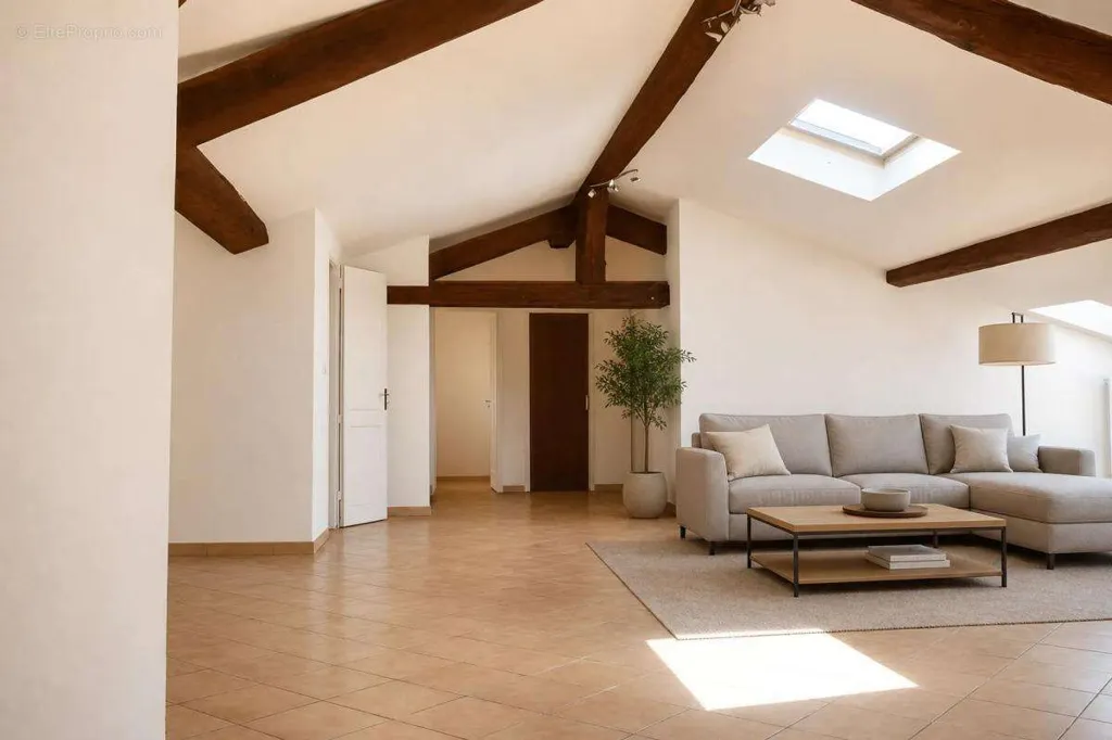 Soggiorno - Bright 4-Bed Apartment, Last Floor, Vienne