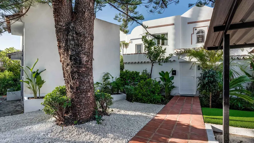 Aed - Adosado with Private Pool in Nueva Andalucía