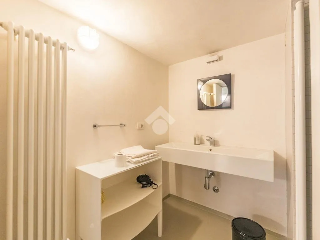 Salles de bain - Charm Loft with Streetfront Windows in Milan