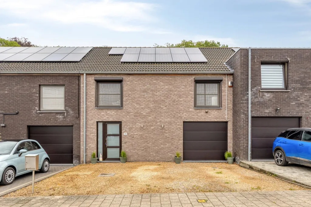 Extérieur - Maison Récemment Construite avec Terrasse à Clabecq