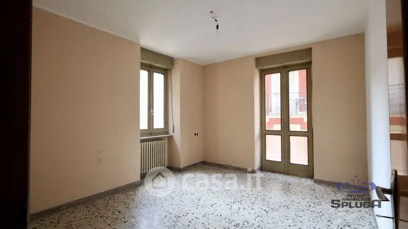 Pièces - Four-Bedroom Apartment in Talamona Centre