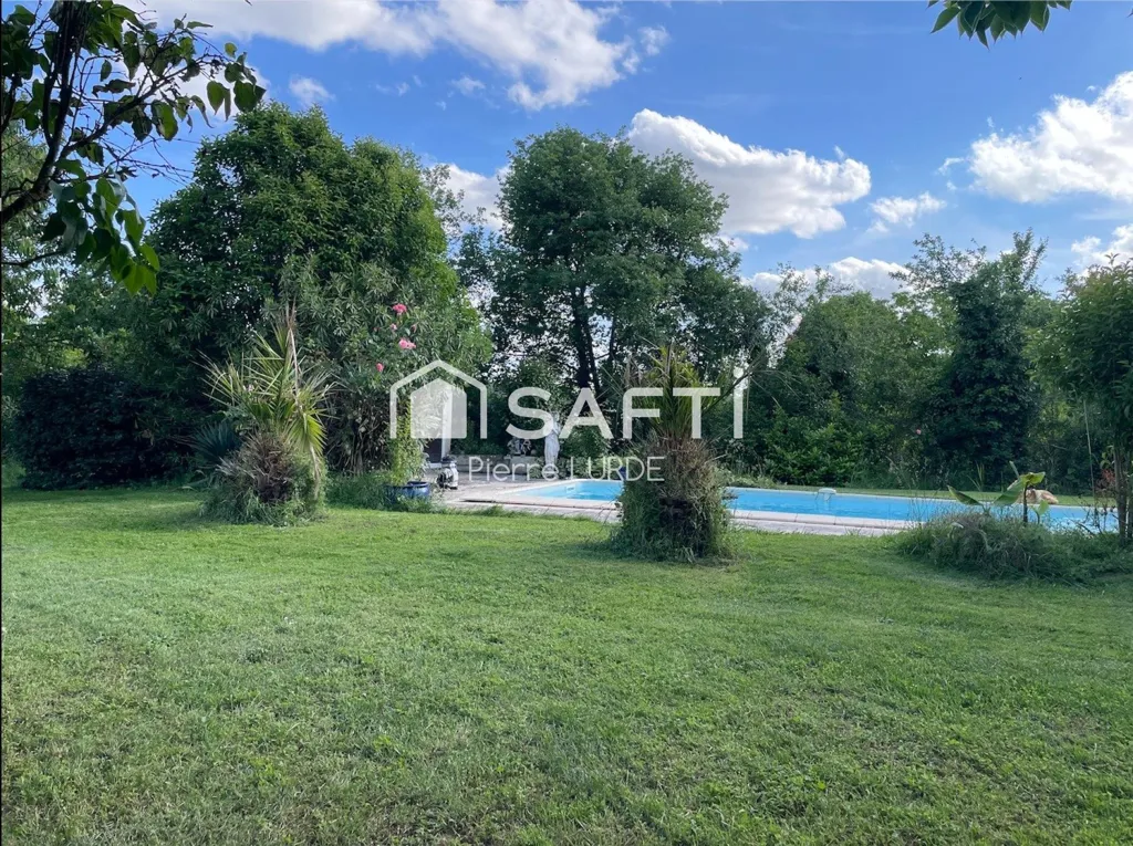 Jardin - Villa avec Piscine et Double Garage à Saint Nauphary