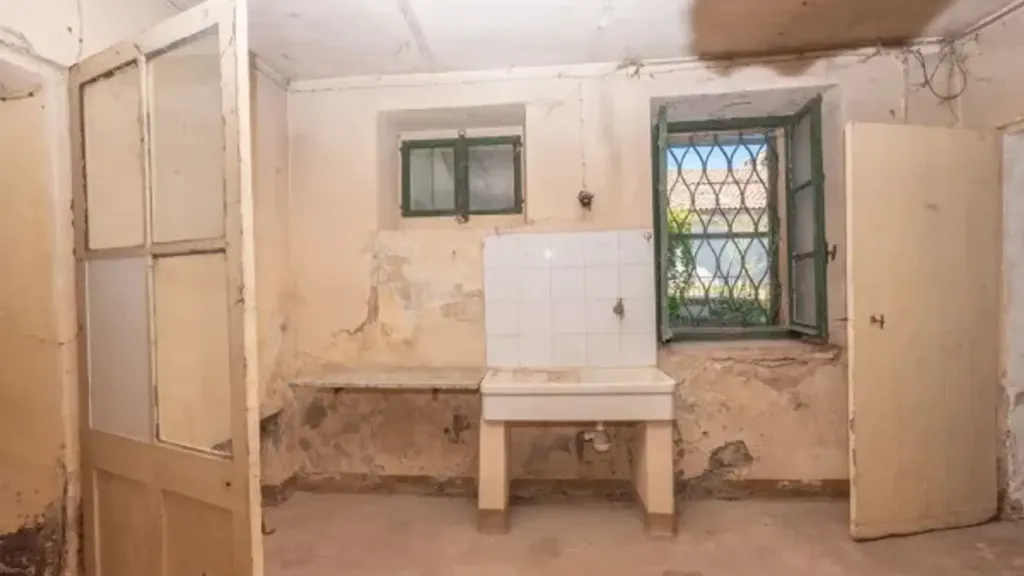 Salles de bain - Rustic Cottager with Wood-Burning Oven in Valle San Bartolomeo