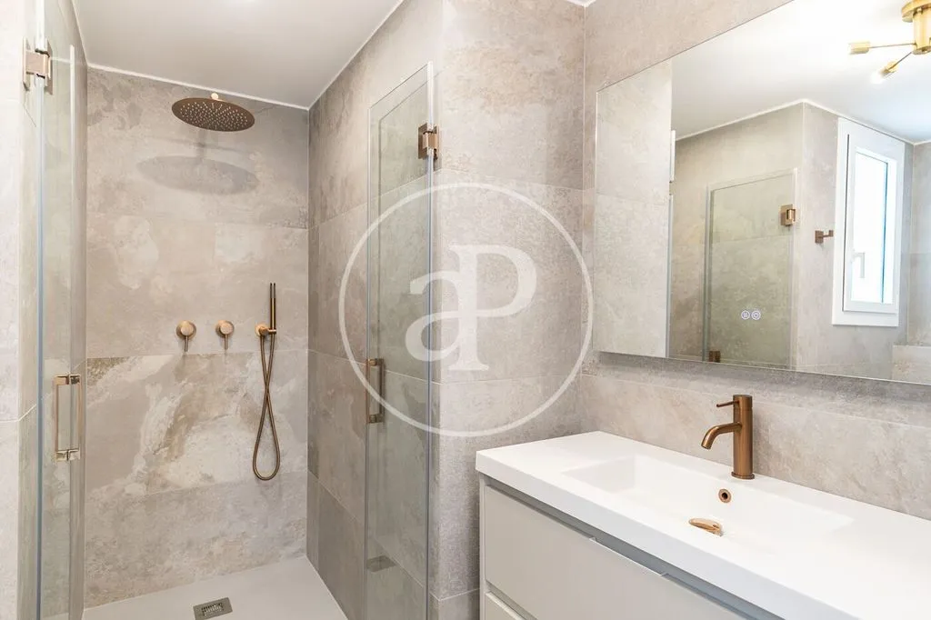 Salles de bain - Luxury Flat with Balcony on Consell de Cent, Barcelona