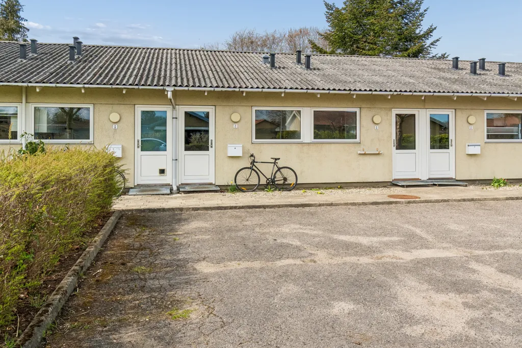 Terraced House with Recent Upgrades in Odense S