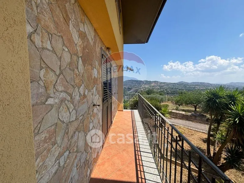 Balcon - Bifamiliar Villa with Garden in Caltanissetta