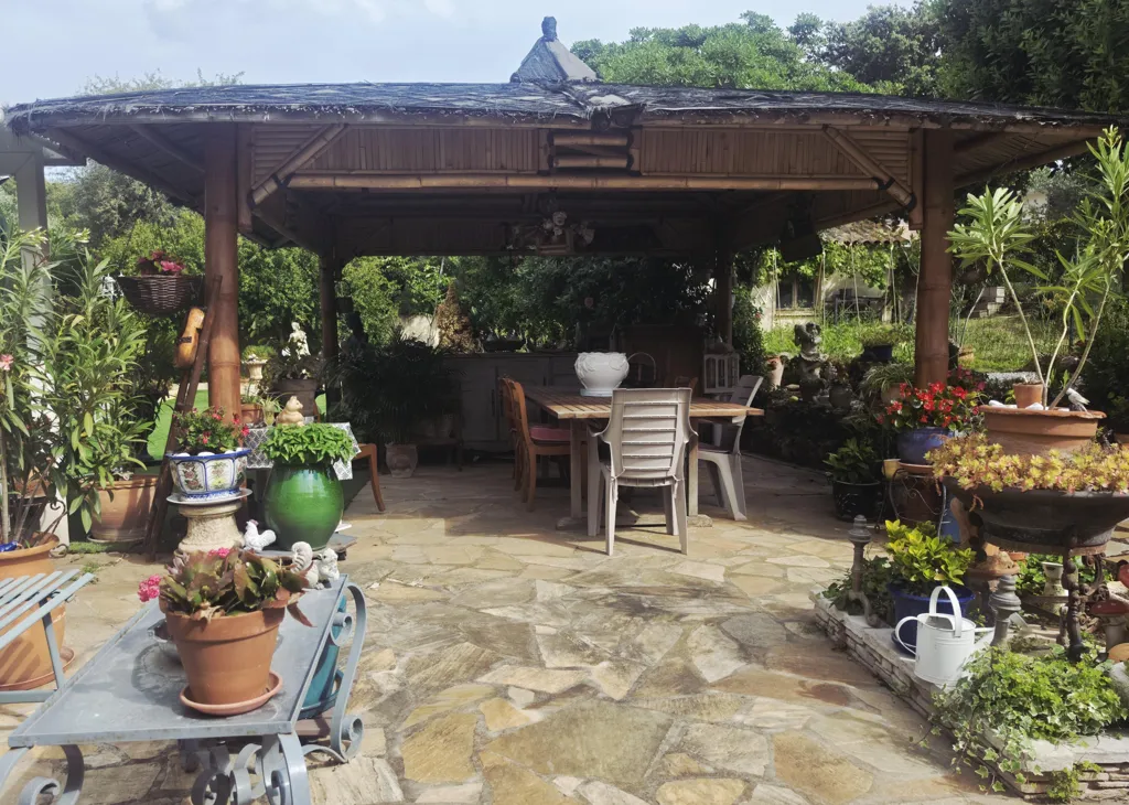 3-toaline maja asukohas Balaruc-le-Vieux