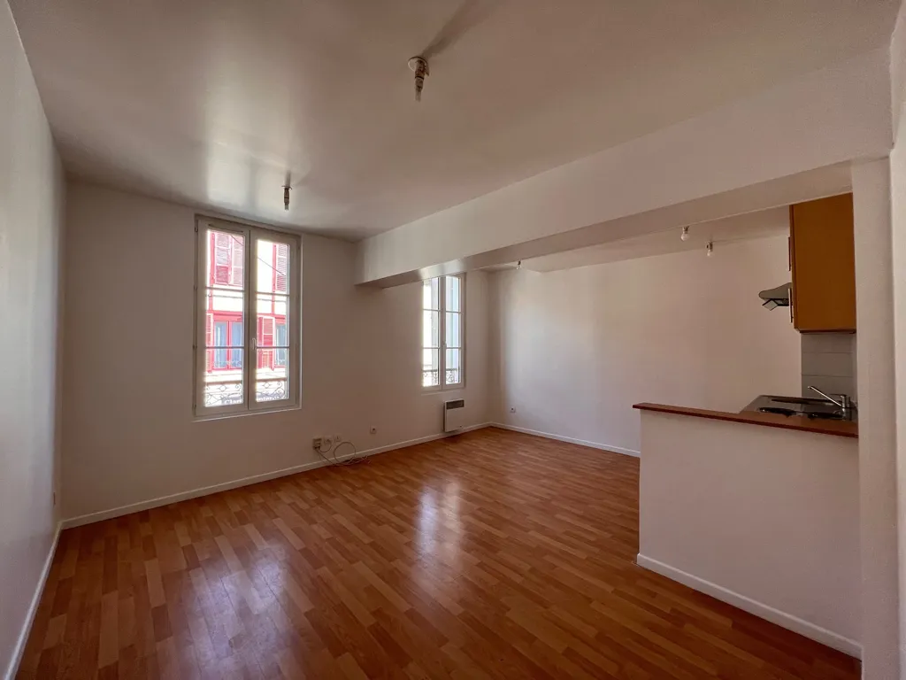 Séjour - Appartement 2 Pièces au Centre de Sens