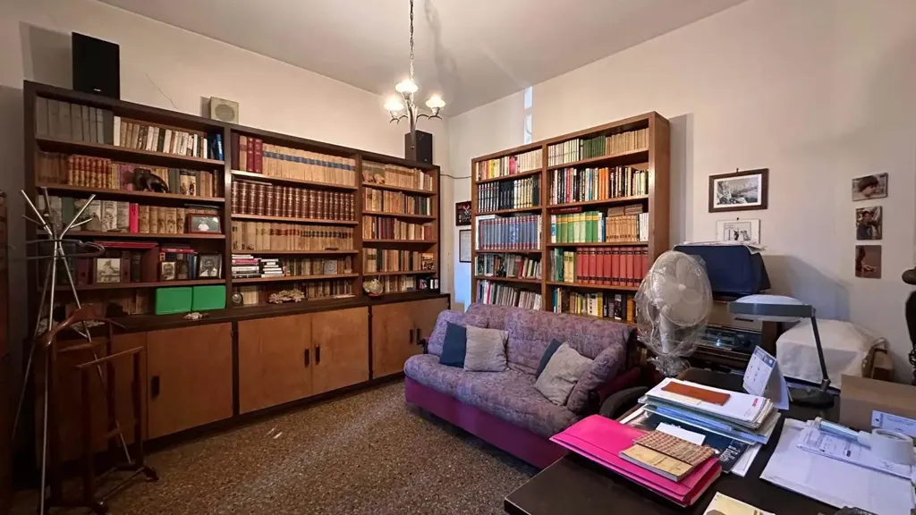 Bureau - Historic Villa with Garden in Ancona