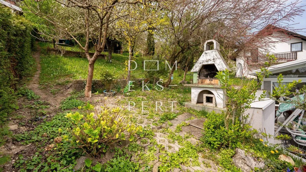Jardin - Family House with Garden in Šimunčevec, Sesvete