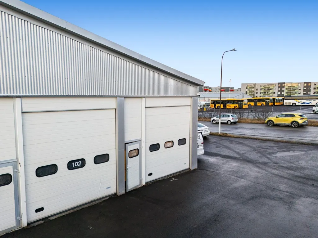 Välivaade - Industrial Unit with Loft in Hafnarfjörður