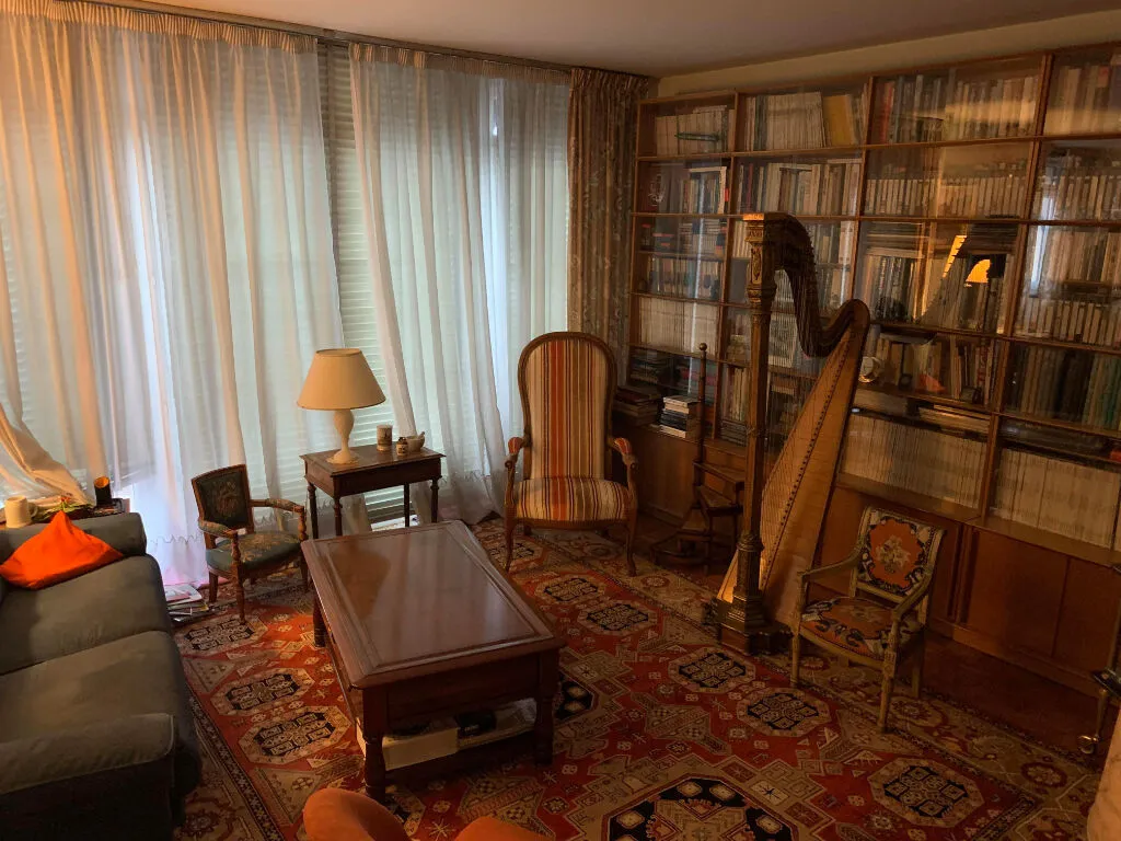 Elutuba - 4-Bedroom Apartment with Parking in Châtillon