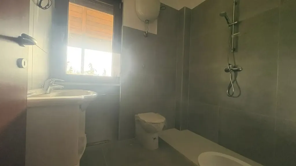 Vannitoad - Rear-Attached Villa with Balcony in L'Aquila