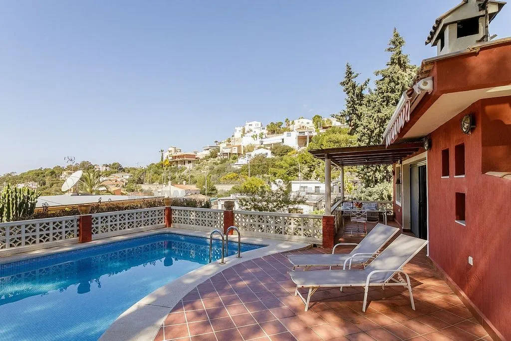 Bassein - Chalet with Pool and Terrace in Calle D'osca