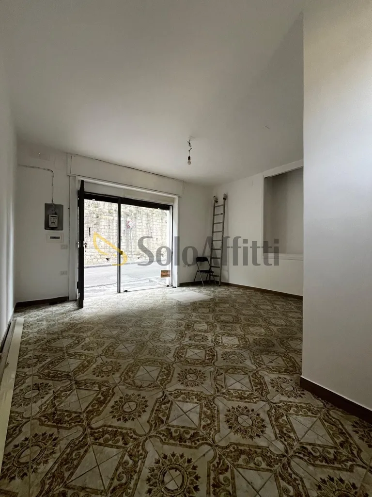 1-room commercial property in Napoli