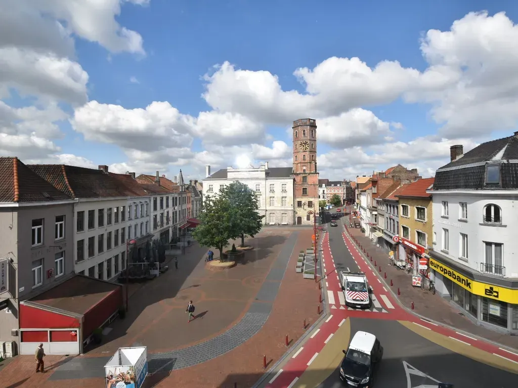 Välivaade - Apartment with Market View in Menen