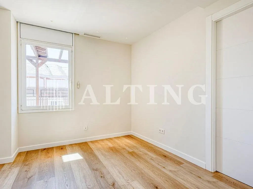 Rooms - Reformed Apartment with Terrace in Barcelona