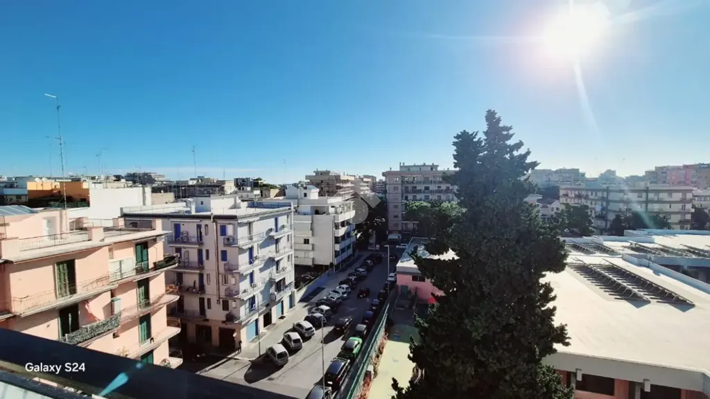 Rõdu - Modernised Bilocale with Balcony in Bari