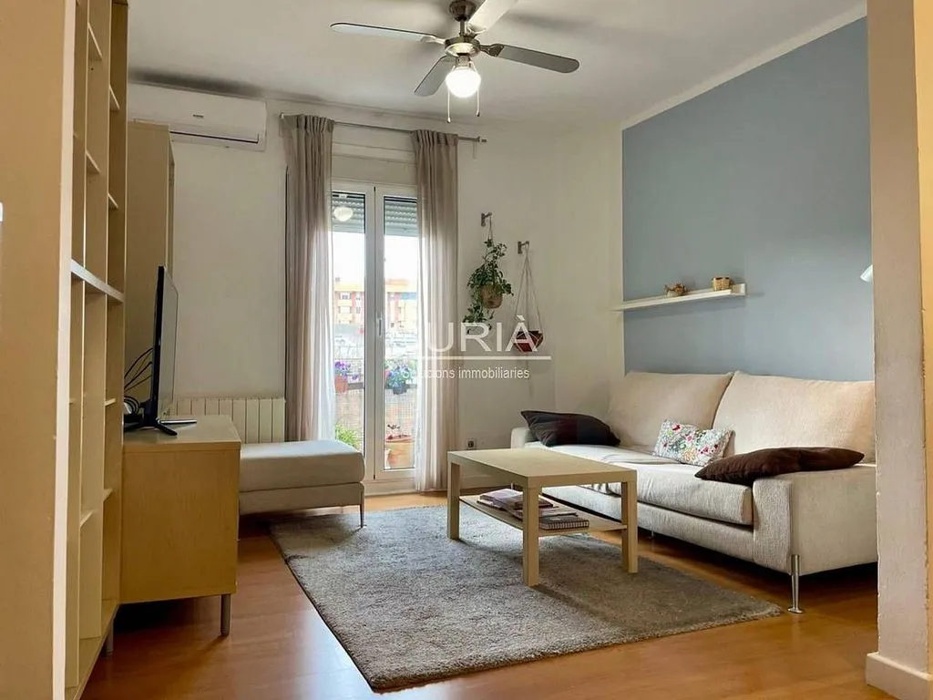 Living Room - Bright Apartment with Balcony in Historic Centre