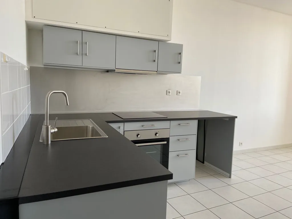 Cuisine - Appartement Lumineux avec Parking Privé à Proximité des Commerces