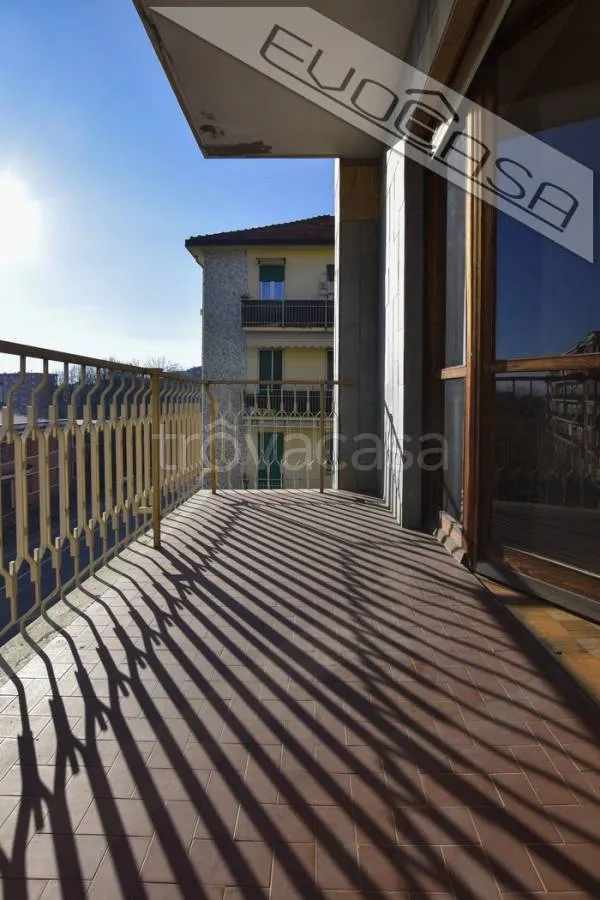 Balcon - Spacious Apartment with Balcony in Pinerolo