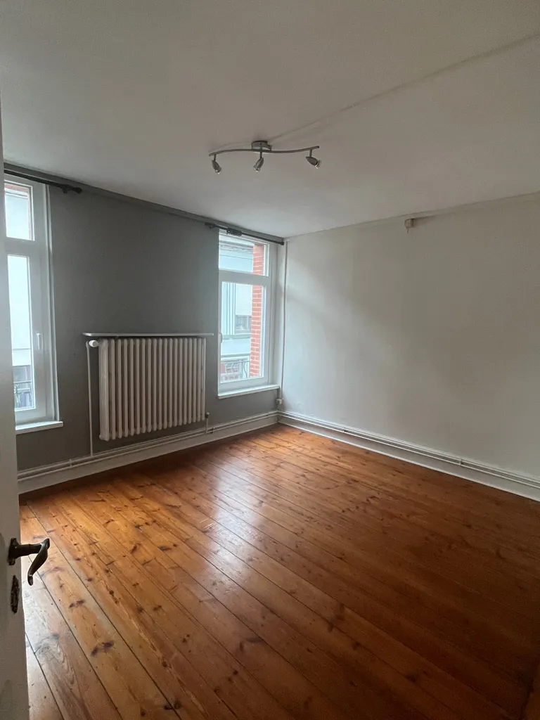 Pièces - Appartement Rénové avec Deux Chambres à Péruwelz