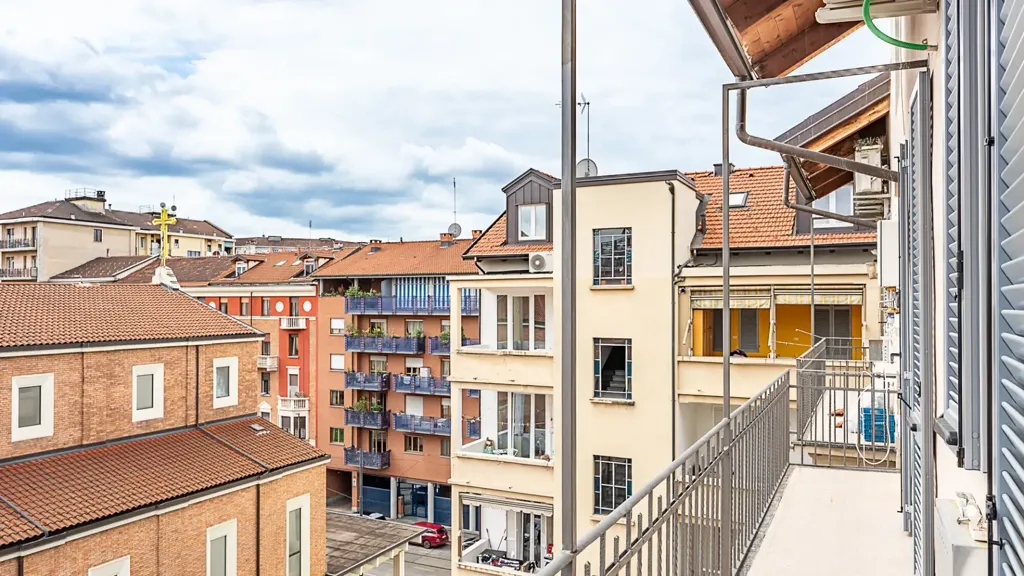 Balcone - Rustic-Style Apartment with Balcony in Turin